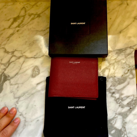 Saint Laurent bifold red pebble leather. - Picture 1 of 1
